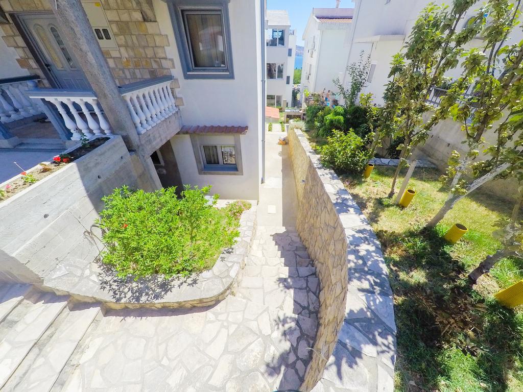 באר Apartments Miki מראה חיצוני תמונה